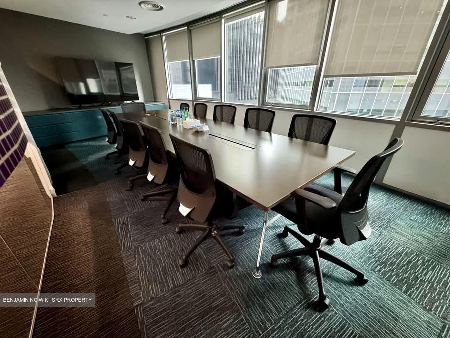 Hsbc Building (D1), Office #585379701